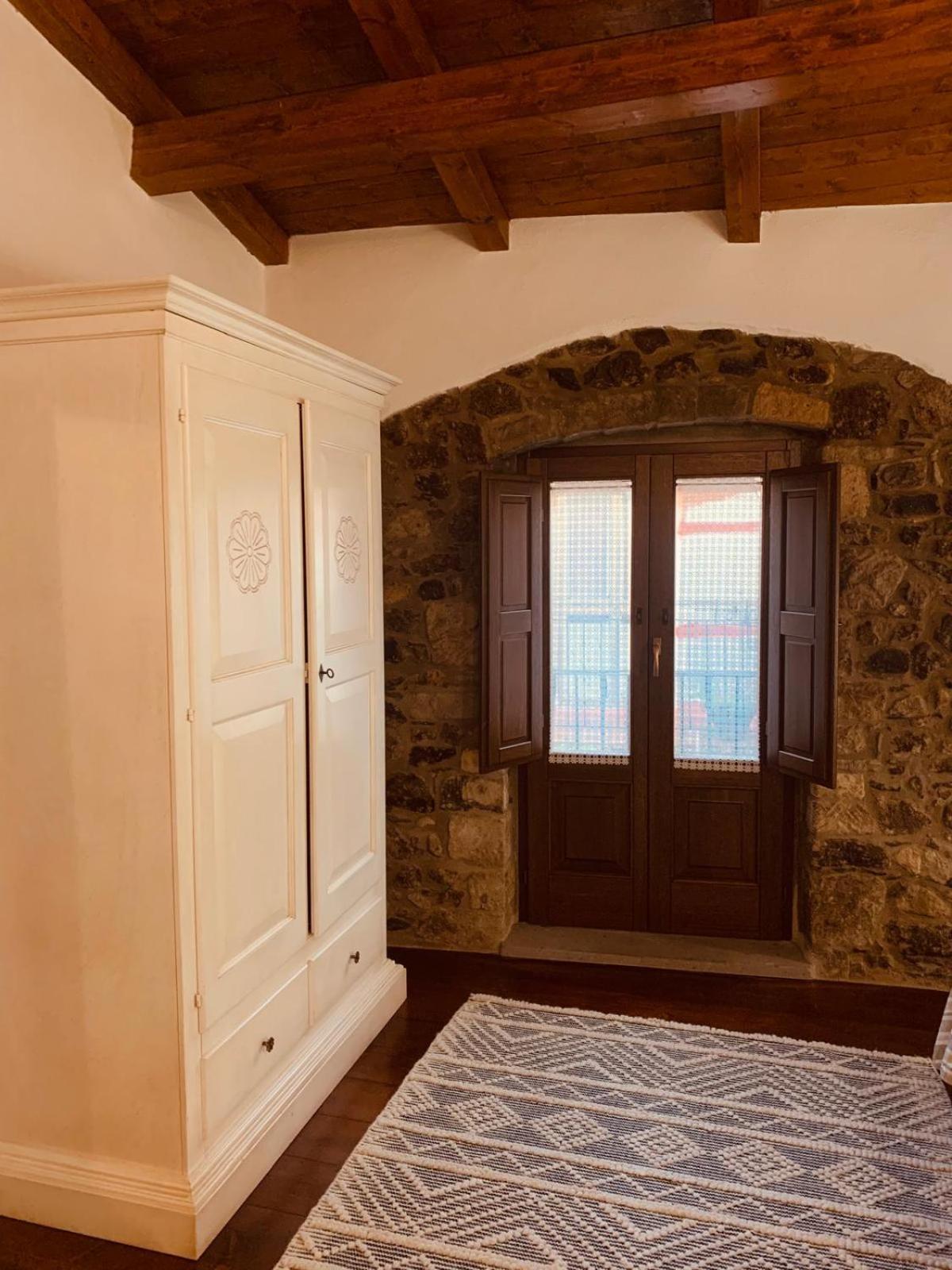 The Templars Guesthouse Santu Lussurgiu Eksteriør billede