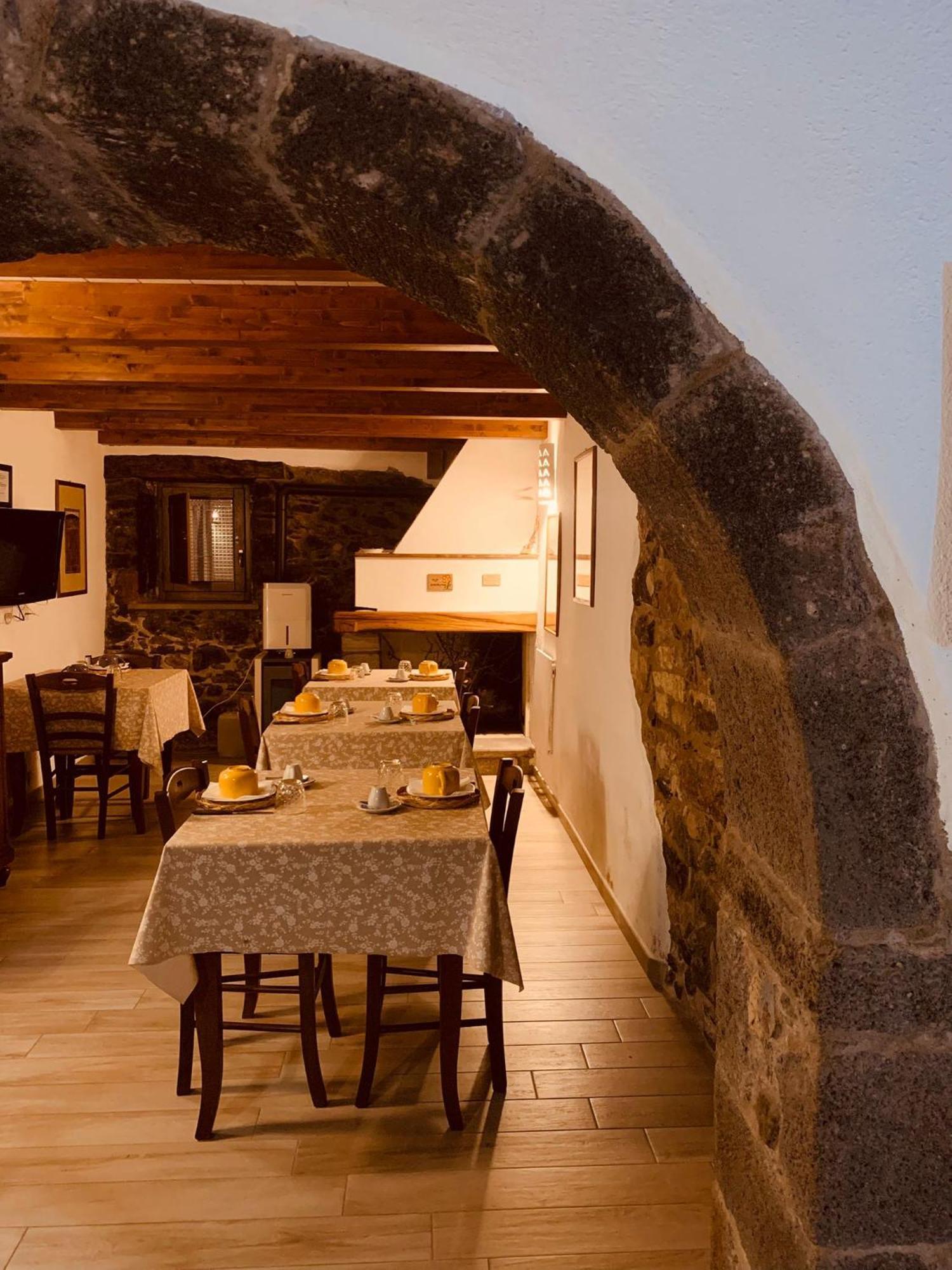 The Templars Guesthouse Santu Lussurgiu Eksteriør billede